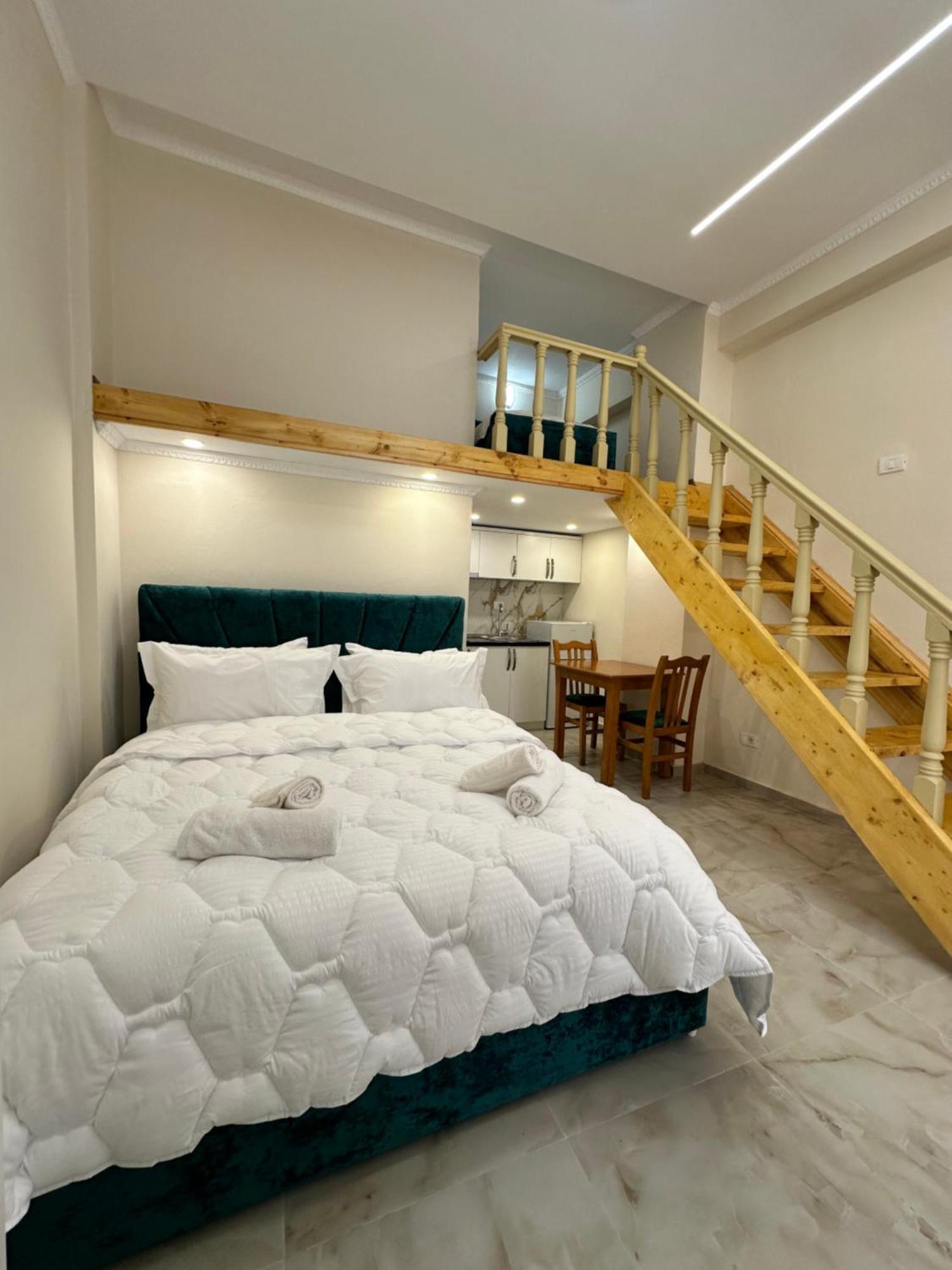 Troy Aparthotel Durrës Esterno foto