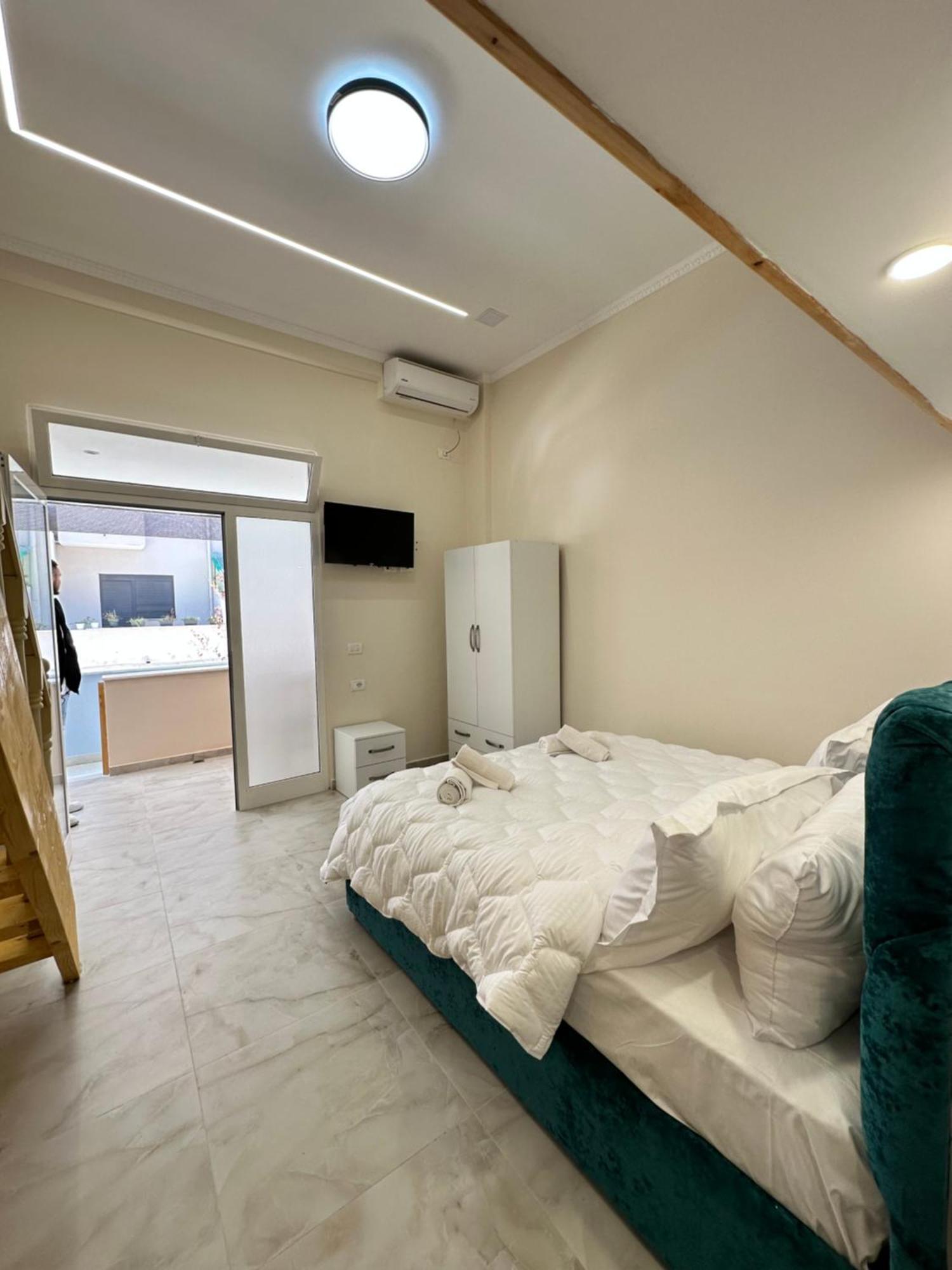 Troy Aparthotel Durrës Esterno foto
