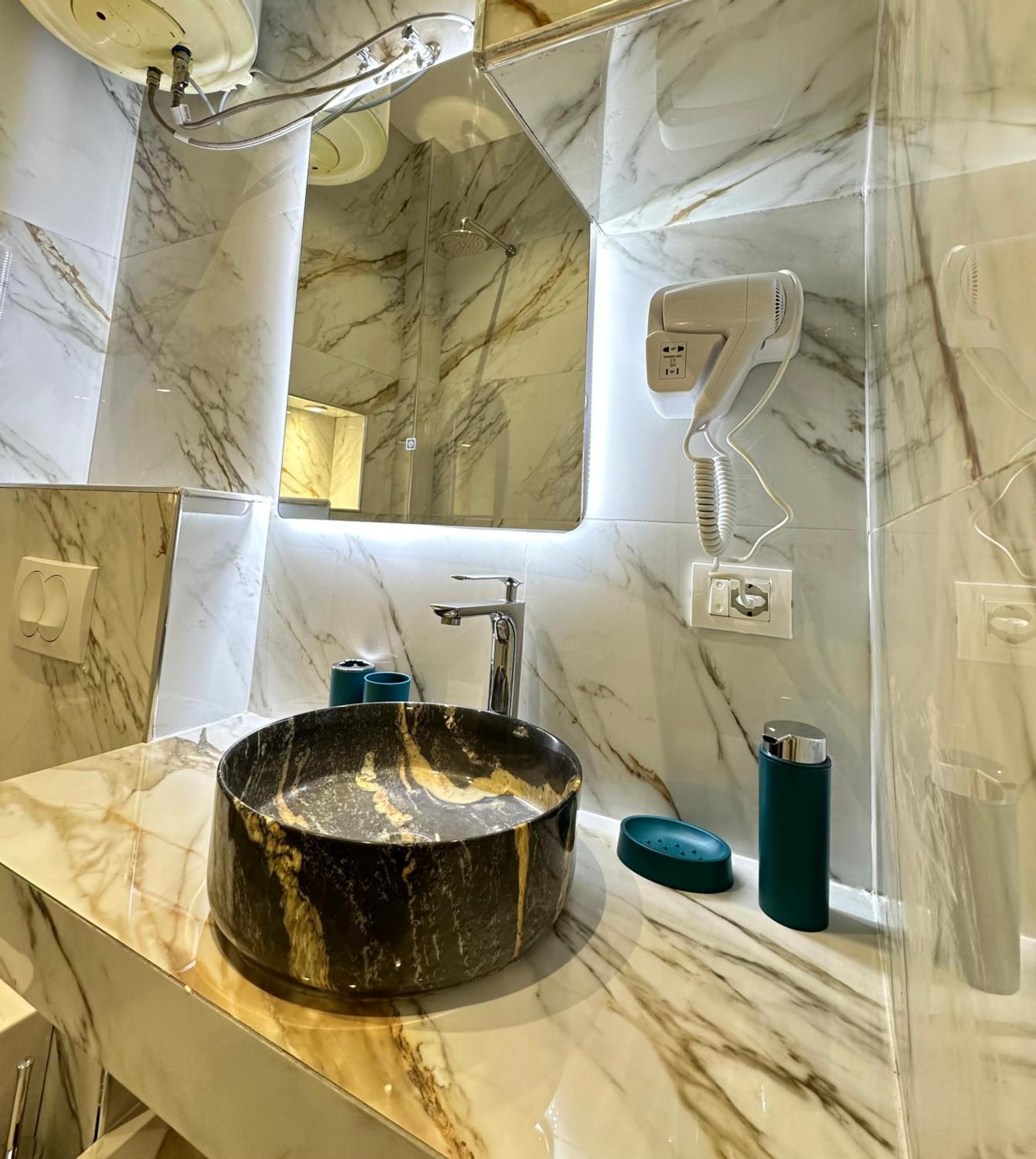 Troy Aparthotel Durrës Esterno foto