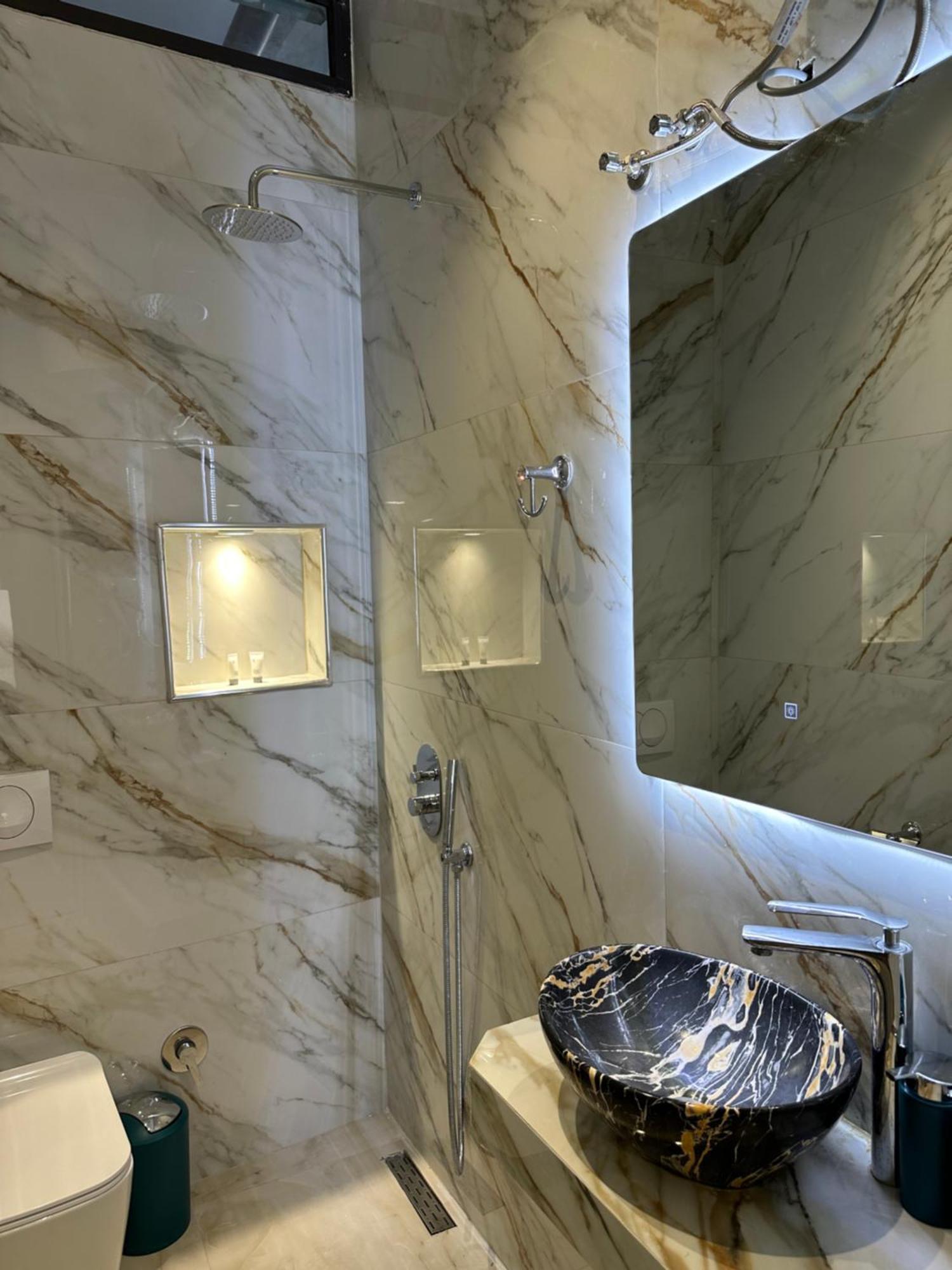 Troy Aparthotel Durrës Esterno foto