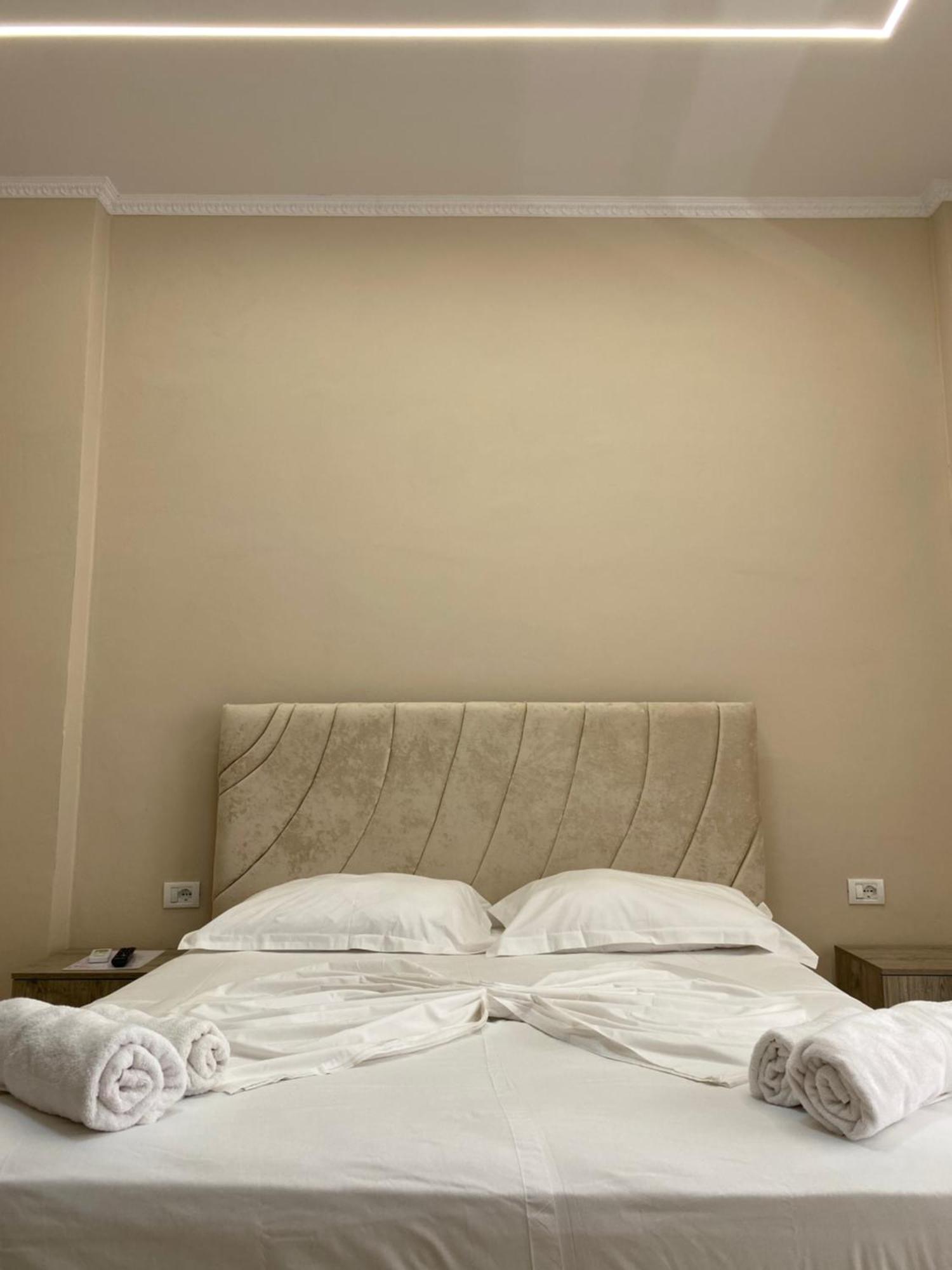Troy Aparthotel Durrës Esterno foto