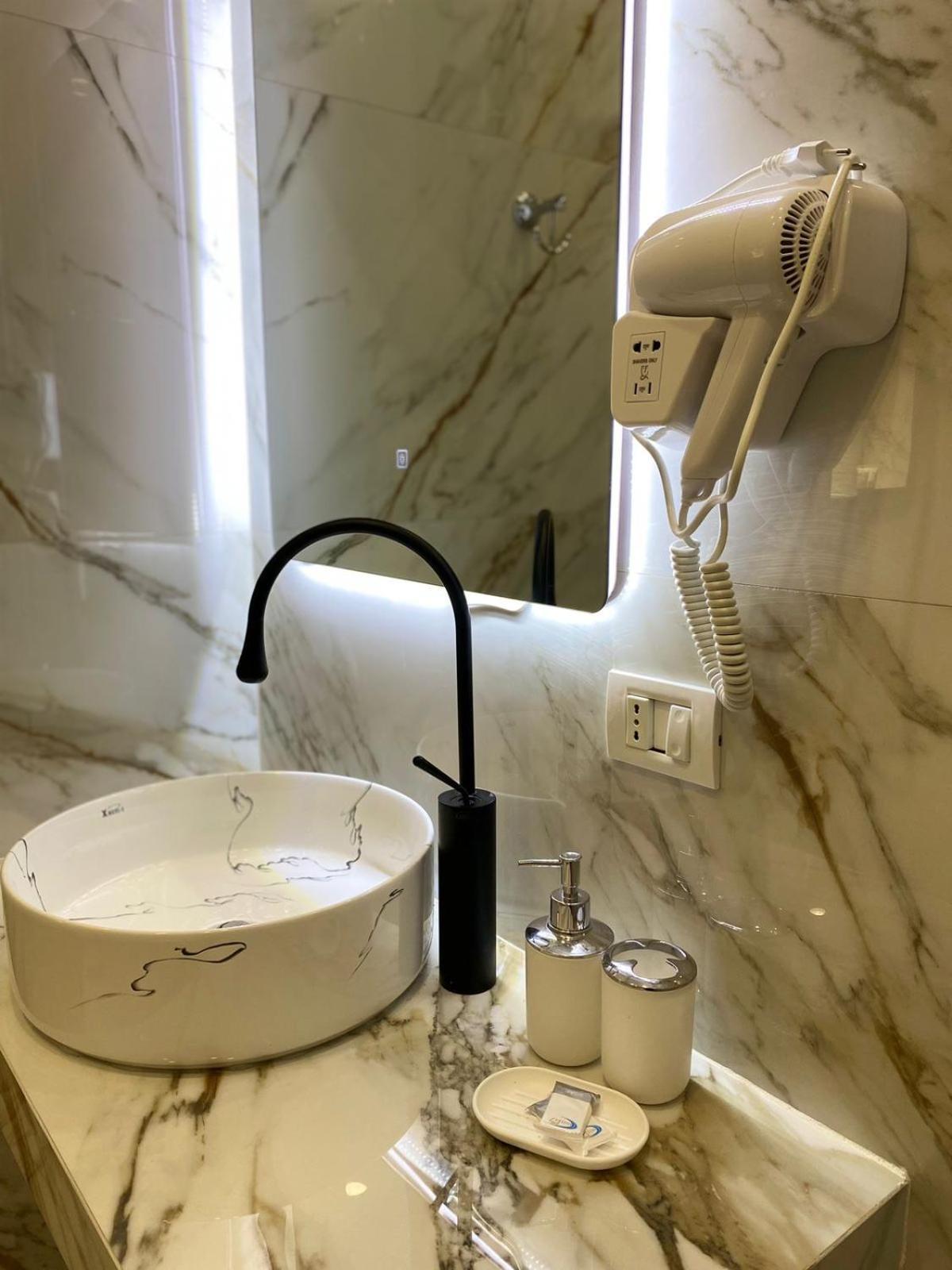 Troy Aparthotel Durrës Esterno foto