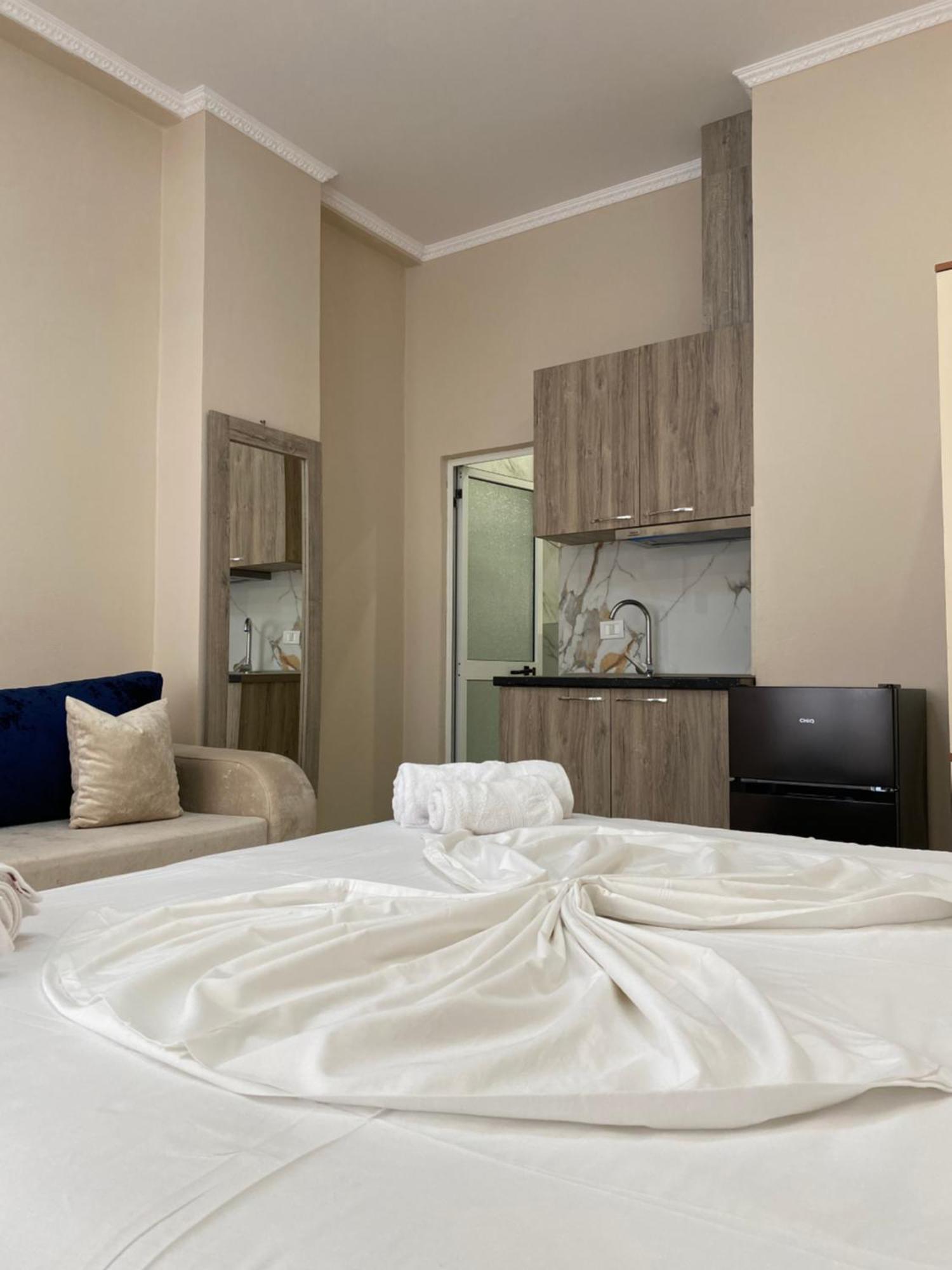 Troy Aparthotel Durrës Esterno foto
