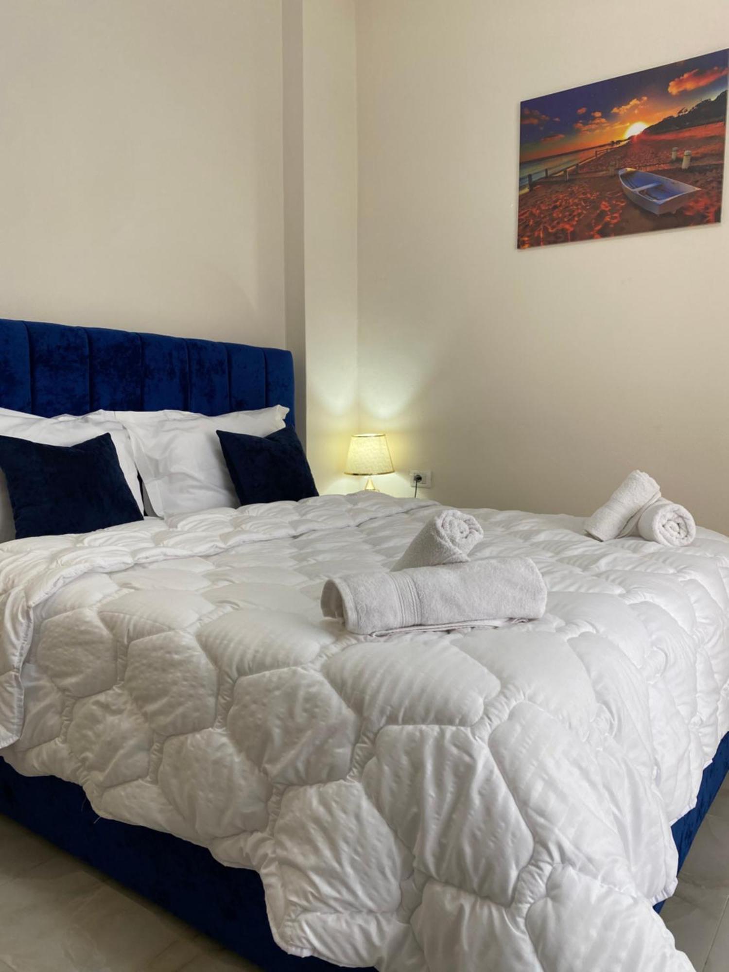 Troy Aparthotel Durrës Esterno foto
